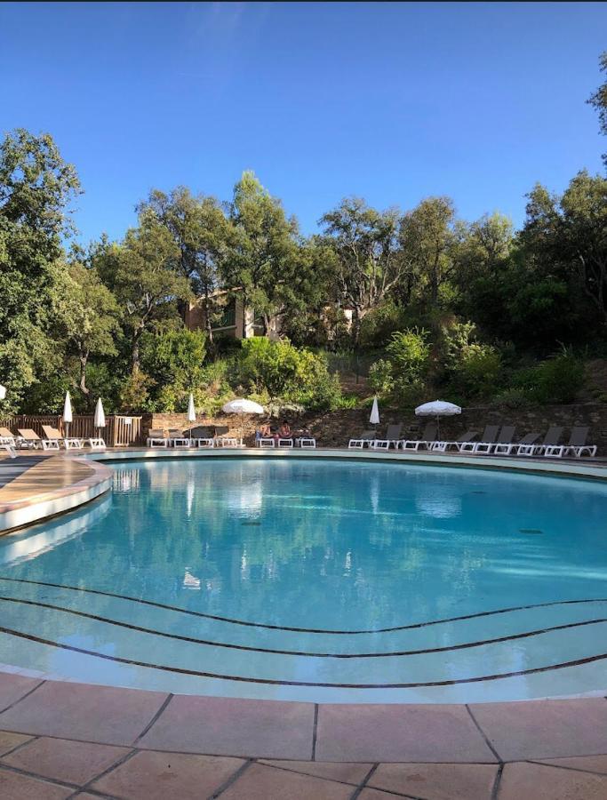 Charmant Appartement Village Restanques De Saint Tropez Grimaud Luaran gambar